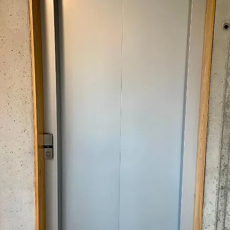 דירה Boutique Nachhaltige Kuehlung Ueber Erdsonde Und Fussbodenkuehlung לוסטנאו